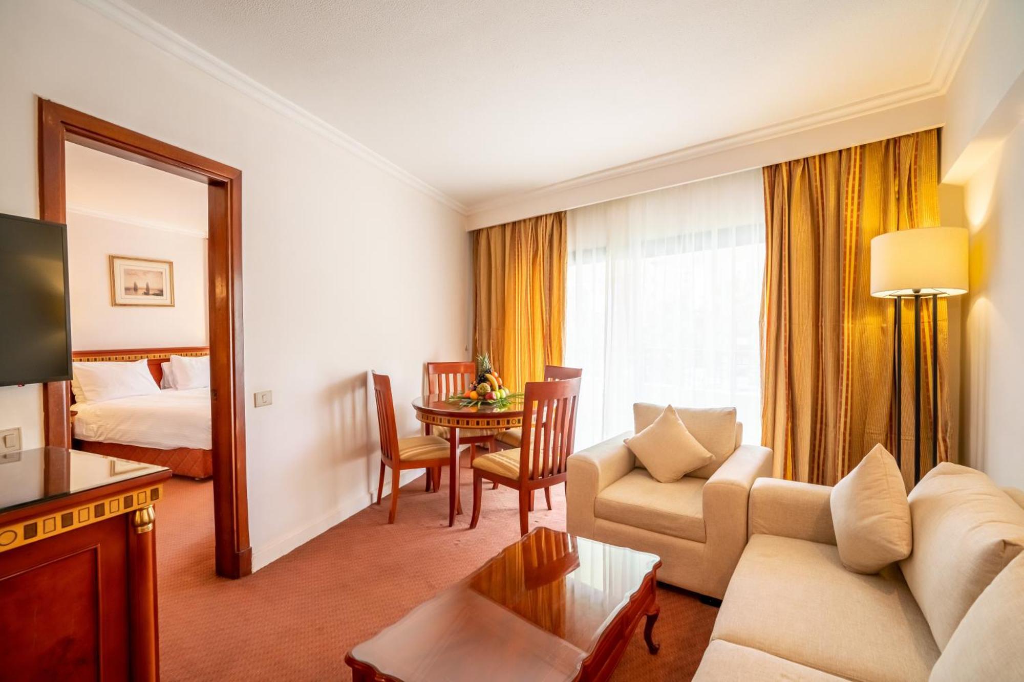 Azal Pyramids Hotel Giza Exterior photo